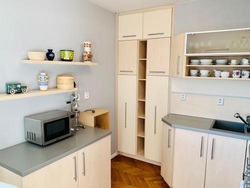 1-bedroom top floor apartment in heart of old town Bratislava, Bratislava (Foto 6)