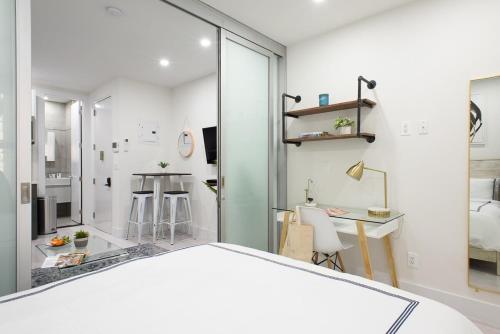 78-3B New Junior 1 BR Prime UES WD in unit, New York (photo 10)