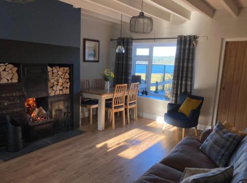 Kielder Cottage overlooking Kielder reservoir in Falstone