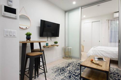 78-4B New Quality 1br W&D in unit Skylight, New York (Foto 9)