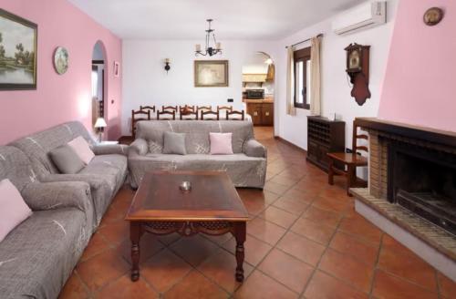 Casa Rural Los Hidalgos in Totalan