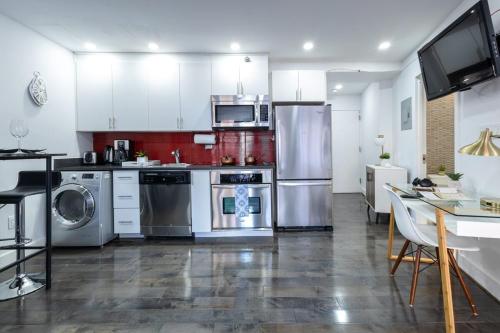 809-5b Luxury Studio with a Private Balcony, New York (fotografie 7)