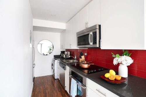 809-6A New 2BR Duplex With a Private Patio, New York (Foto 10)