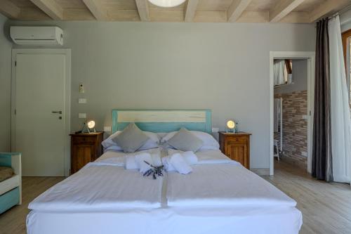 Quadruple Room with External Kitchenette and Pool view room in Villa Maddalena