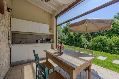 Quadruple Room with External Kitchenette and Pool view image 2