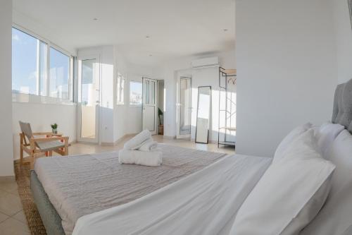 Casa Acropolis - Stunning 3Br Apt with Private Terrace, Athens