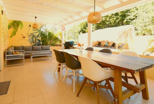 Villa Dushi Arembos, 6 persons, private pool, comfortable car, tropical garden in Tera Kora