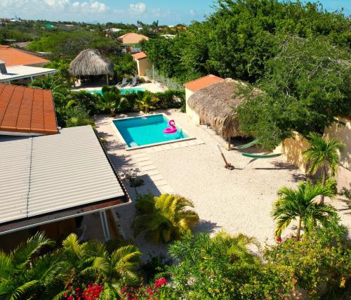 Villa Dushi Arembos, 6 persons, private pool, comfortable car, tropical garden in Tera Kora