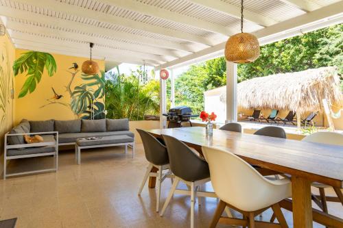 Villa Dushi Arembos, 6 persons, private pool, comfortable car, tropical garden in Tera Kora
