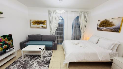 O07 Luxury Furnished Studio Apartment near bus stop Garden view Persia Cluster O07 Luxury Furnished Studio Apartment near bus stop Garden view Persia Cluster