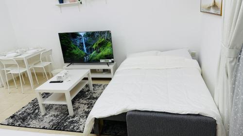 O07 Luxury Furnished Studio Apartment near bus stop Garden view Persia Cluster O07 Luxury Furnished Studio Apartment near bus stop Garden view Persia Cluster