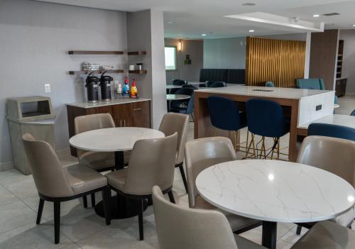 La Quinta by Wyndham Dallas Mesquite - image 8