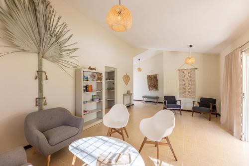 Villa Dushi Arembos, 6 persons, private pool, comfortable car, tropical garden in Tera Kora