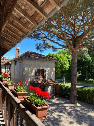 Maison de charme, Maison carrée gîte à louer Évosges