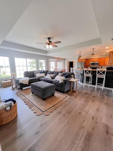 Peaceful View Close to Owensboro Modern Farmhouse