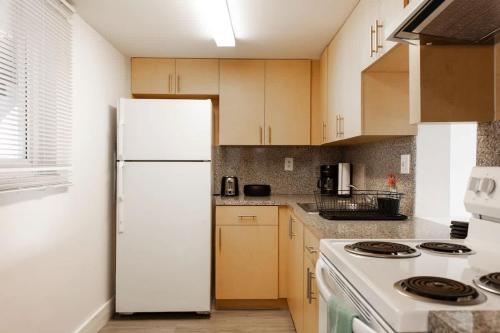1BR with Kitchen Eastern Shores near Sunny Isles in Eastern Shores