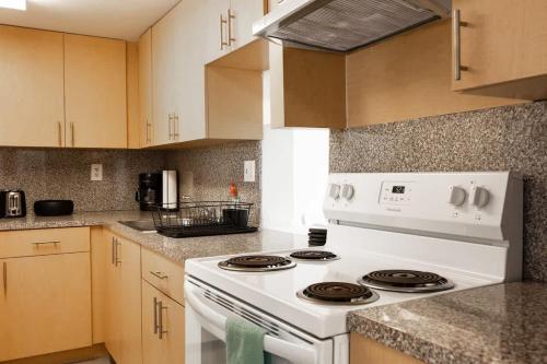 1BR with Kitchen Eastern Shores near Sunny Isles in Eastern Shores