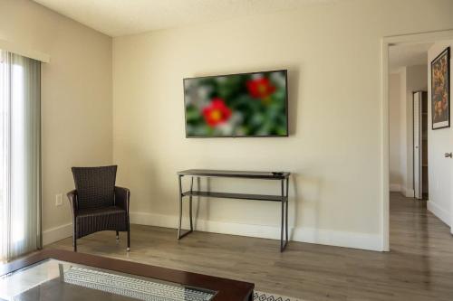 1BR with Kitchen Eastern Shores near Sunny Isles in Eastern Shores