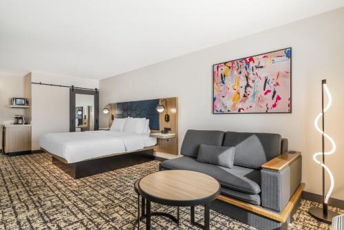 Executive King Room with Sofa Bed - Non-Smoking