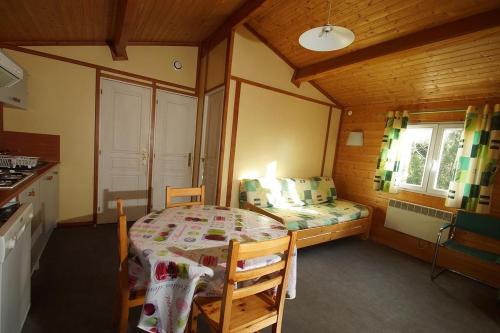 2 bedrooms, 4 beds