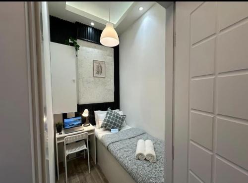Familiar Partition Room In Tecom Near ICM Metro, Dubai
