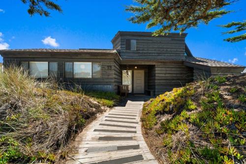 Oceanfront Retreat on Pajaro Dunes Beach in Pajaro Dunes