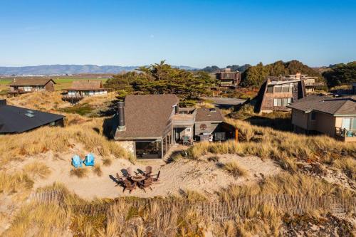 Oceanfront Retreat on Pajaro Dunes Beach in Pajaro Dunes