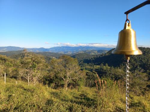 Embahu Suítes - Vista para Pedra do Baú e banheira de imersão