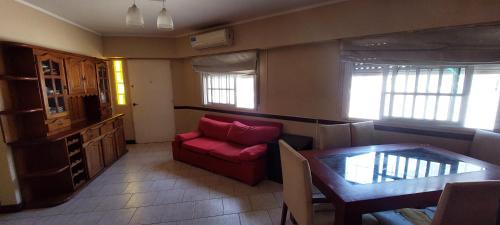 Hermosa casa, parrilla, aire libre, 8 personas in Chacabuco Park