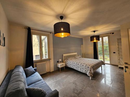 1 queen bed, 1 sofa bed