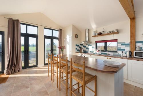Leveret Lodge with secure garden for Dogs in Chislet