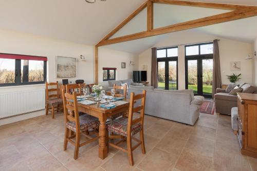 Leveret Lodge with secure garden for Dogs in Chislet