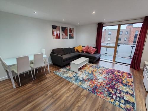 London Apartment with Wembley view, Londyn