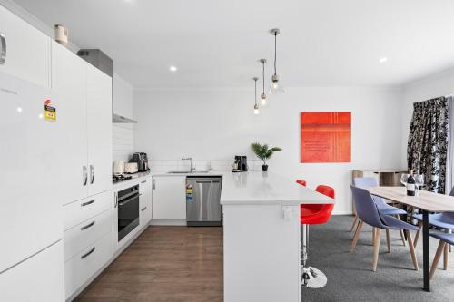 Contemporary 3 Bed Townhouse Near CBD & Hospital - Apartment - Hamilton