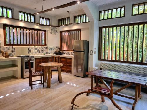 Létesítmények, Omega Tours Eco-Jungle Lodge in La Ceiba