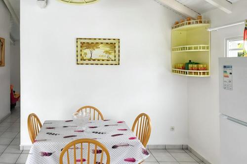 Instalações, Appartement convivial au Moule avec jardin clôturé (Appartement convivial au Moule avec jardin cloture) in Le Moule