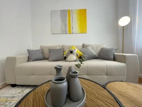 LUCKY STAYS LS01 - Vollausstattung - Zentrum - große Küche - 2 Zimmer - Smart-TV in Magdeburg, Deutschland
