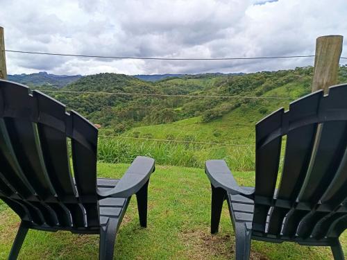 Embahu Suítes - Vista para Pedra do Baú e banheira de imersão