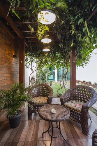 Sobrado Luxo com Hidromassagem, Terraço e Lareira