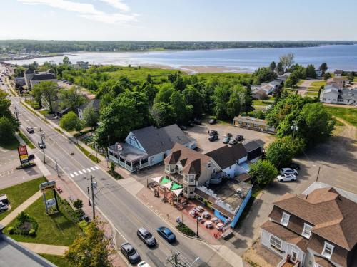Oceanfront Retreat Behind Ice Cream Shop