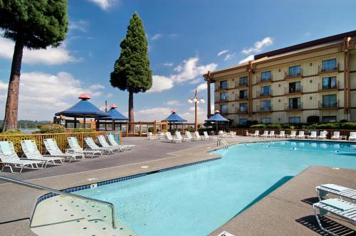 Holiday Inn Portland - Columbia Riverfront, an IHG Hotel