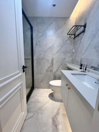 Eastern Hub - Three Bedroom Apt in Xintiandi, 50m from Metro, Many Shops and Malls Surrounded, Shanghai (photo 6)