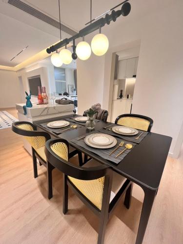 Eastern Hub - Three Bedroom Apt in Xintiandi, 50m from Metro, Many Shops and Malls Surrounded, Shanghai (photo 11)
