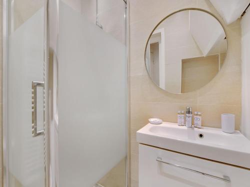 Appt 2 BDR - Near REPUBLIQUE - MOBILITY LEASE - image 3