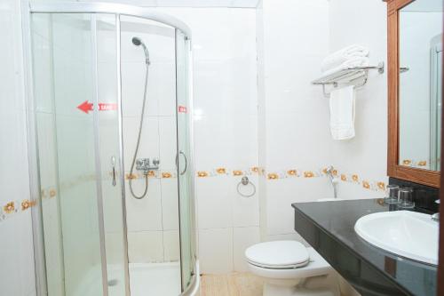 Deluxe Double or Twin Room image 6