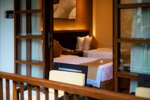 Premier Double or Twin Room Garden Poolside  image 2