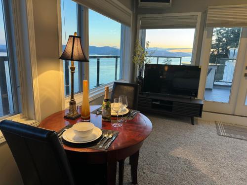 The West Room - Sahhali on the Bluffs