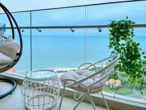 Three-Bedroom Apartment with Sea View room in The Sóng Vũng Tàu - Căn Hộ Hồ Bơi - Minh Thy's Homestay