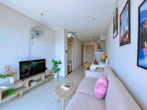 One-Bedroom Apartment with Balcony image 1