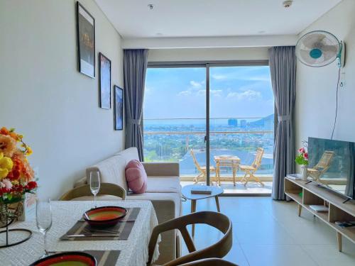 One-Bedroom Apartment with Balcony image 2